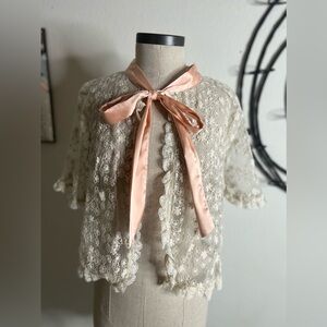 Vintage Women’s plus size Cream lace top with pink silk high neck tie size 1XL